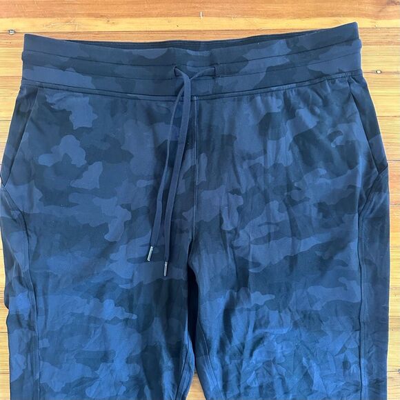 Lululemon Ready to Rulu High-Rise Jogger in Heritage 365 Camo Deep Coal Multi - Picture 5 of 8